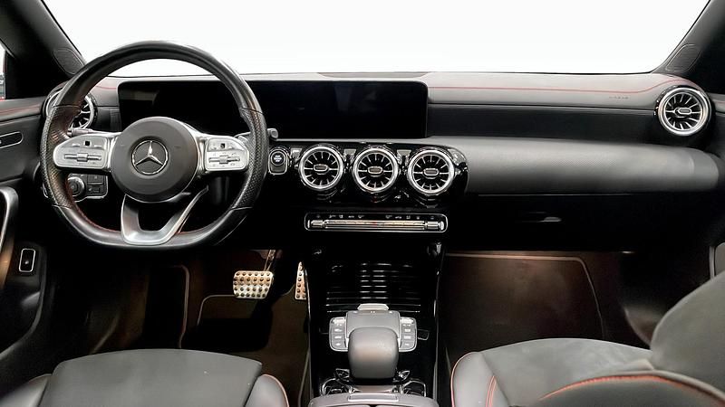 Begagnad Mercedes CLA250e Shooting Brake AMG line 2023 Svart Kombi