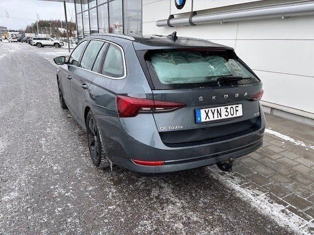 Begagnad Skoda Octavia Ambition 110 HK (80 kW) 2020 Grå Kombi