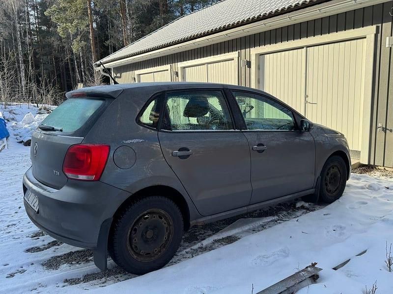 Begagnad VW Polo 90 HK (66 kW) 2010 Grå metallic Halvkombi