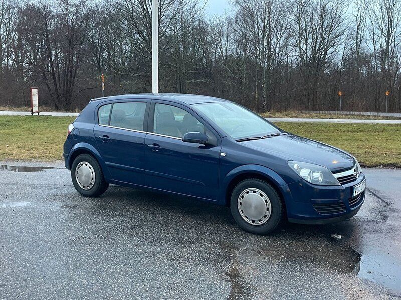Blå Begagnad 2004 Opel Astra Halvkombi | 36 800 kr (Marknadspris) - Bild 1/4