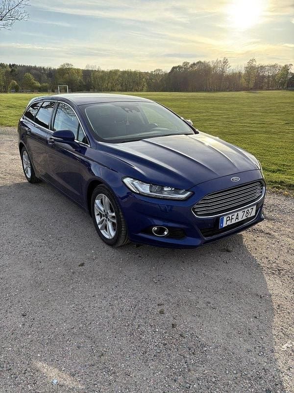 Blå Begagnad 2017 Ford Mondeo Titanium Kombi | 120 000 kr (Marknadspris) - Bild 1/4