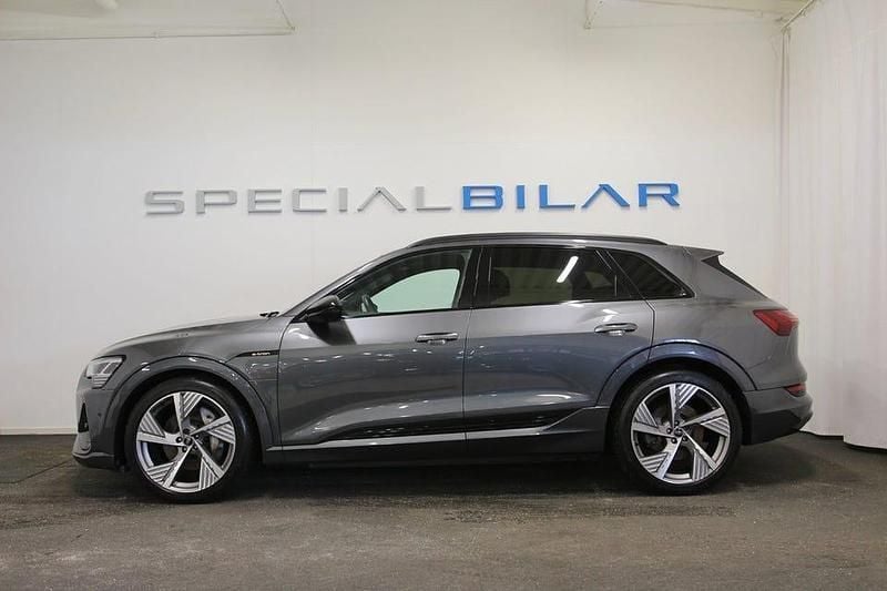 Begagnad Audi e-tron S-Line 300 kW (408 HK) 2021 Grå SUV