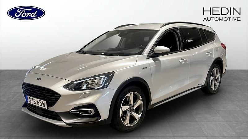 Grå (silver) Begagnad 2021 Ford Focus Active Kombi | 179 900 kr (Marknadspris) - Bild 1/4