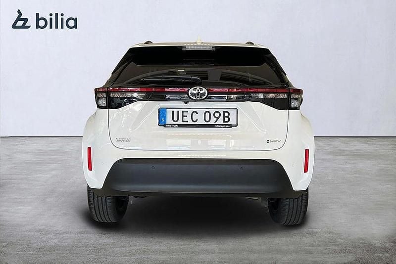 Begagnad Toyota Yaris Cross Active 92 HK (67 kW) 2024 Vit SUV