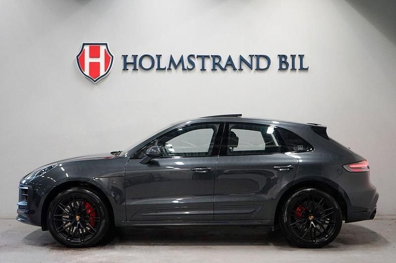 Grå Begagnad 2023 Porsche Macan GTS SUV | 969 900 kr (Dyr) - Bild 1/4