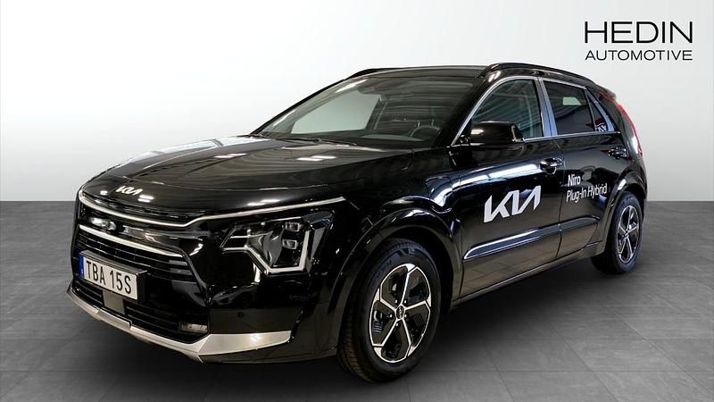 Svart (black) Begagnad 2025 Kia Niro Advance SUV | 461 400 kr (Dyr) - Bild 1/4