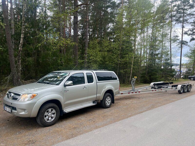 Silver Begagnad 2006 Toyota HiLux Pickup | 159 000 kr (Dyr) - Bild 1/4