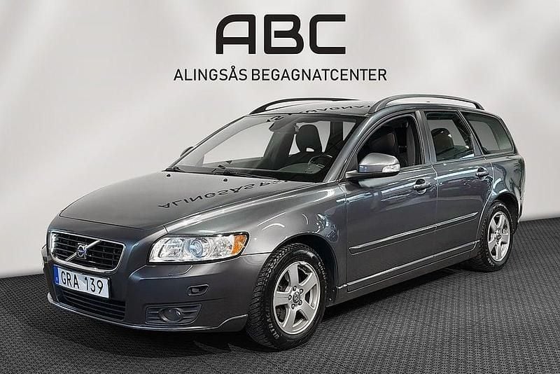 Begagnad Volvo V50 Momentum 145 HK (106 kW) 2010 Grå Kombi