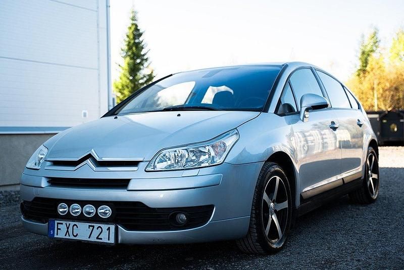 Silver Begagnad 2007 Citroën C4 Halvkombi | 39 900 kr (Marknadspris) - Bild 1/4