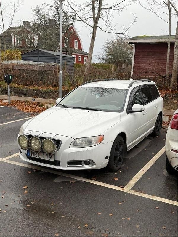 Begagnad 2009 Volvo V70 Kombi | 45 000 kr (Dyr) - Bild 1/3