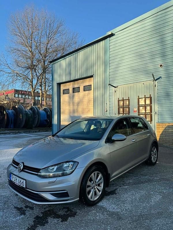 Begagnad VW Golf VII 110 HK (80 kW) 2017 Silver Halvkombi