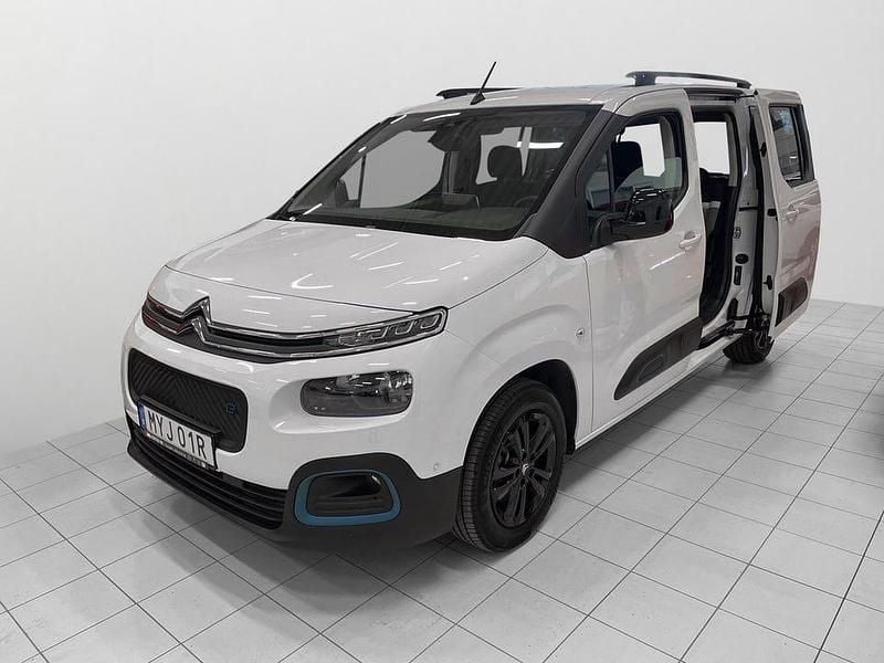 Begagnad Citroën e-Berlingo Shine 100 kW (136 HK) 2023 Vit Minibuss