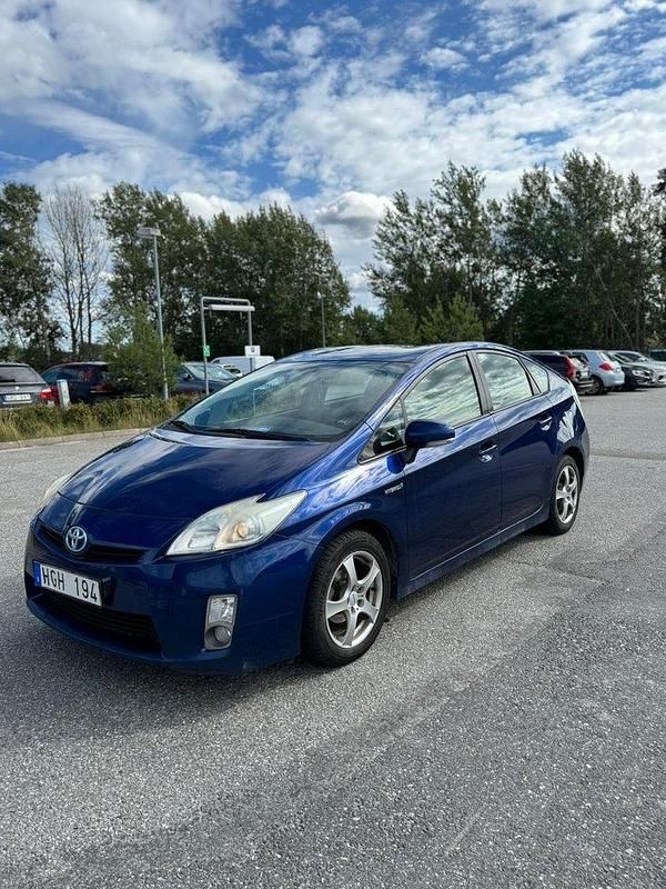 Blå Begagnad 2010 Toyota Prius Halvkombi | 65 000 kr (Marknadspris) - Bild 1/4
