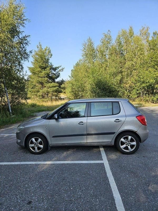 Brun Begagnad 2012 Skoda Fabia Elegance Halvkombi | 19 900 kr (Bra pris) - Bild 1/4