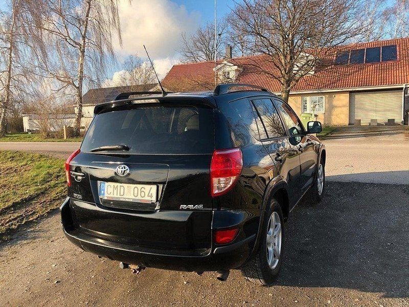 Begagnad Toyota RAV4 177 HK (130 kW) 2007 Svart SUV