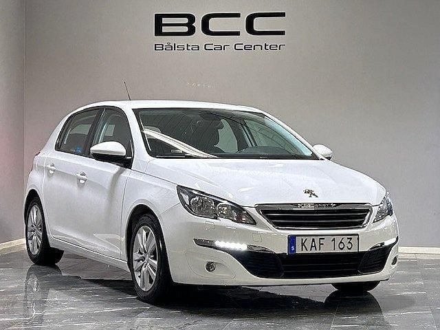 Vit Begagnad 2017 Peugeot 308 Active Halvkombi | 104 900 kr (Marknadspris) - Bild 1/3