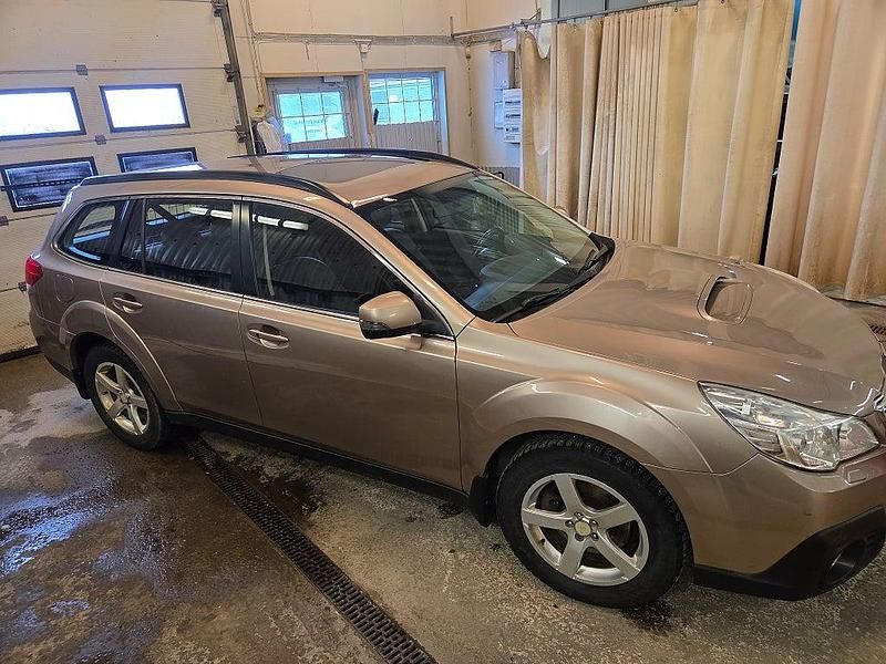 Begagnad Subaru Outback 150 HK (110 kW) 2013 Brun Kombi