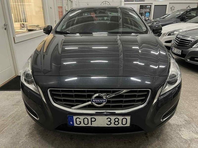 Begagnad Volvo S60 Momentum 163 HK (119 kW) 2011 Grå Sedan