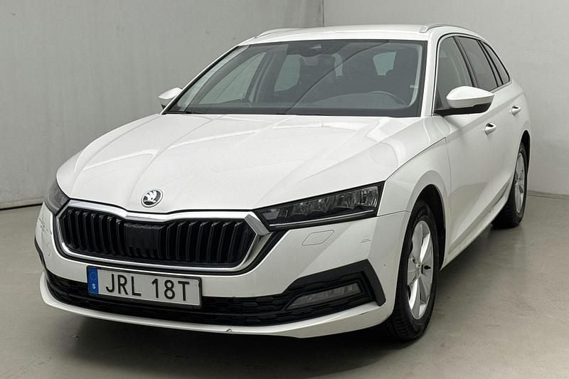 Vit Begagnad 2022 Skoda Octavia | 150 000 kr - Bild 1/4