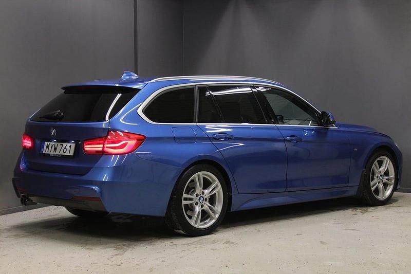 Begagnad BMW 320 M Sport 184 HK (135 kW) 2016 Blå Kombi