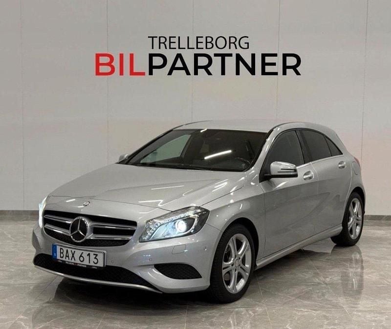 Silver Begagnad 2014 Mercedes A180 Urban Halvkombi | 124 900 kr (Marknadspris) - Bild 1/4