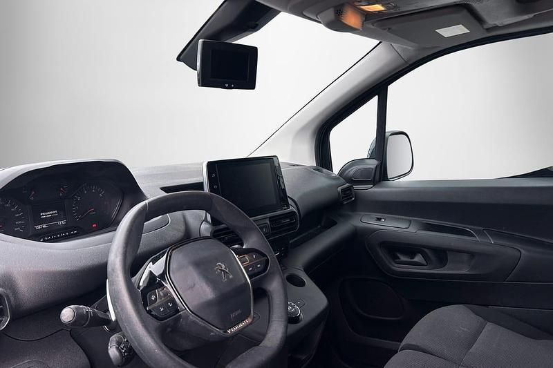 Begagnad Peugeot Partner 132 HK (97 kW) 2020 Svart Minibuss