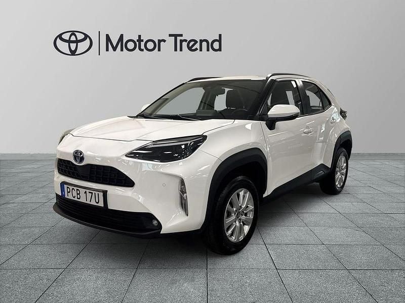 Vit Begagnad 2023 Toyota Yaris Hybrid Active | 279 900 kr (Marknadspris) - Bild 1/4