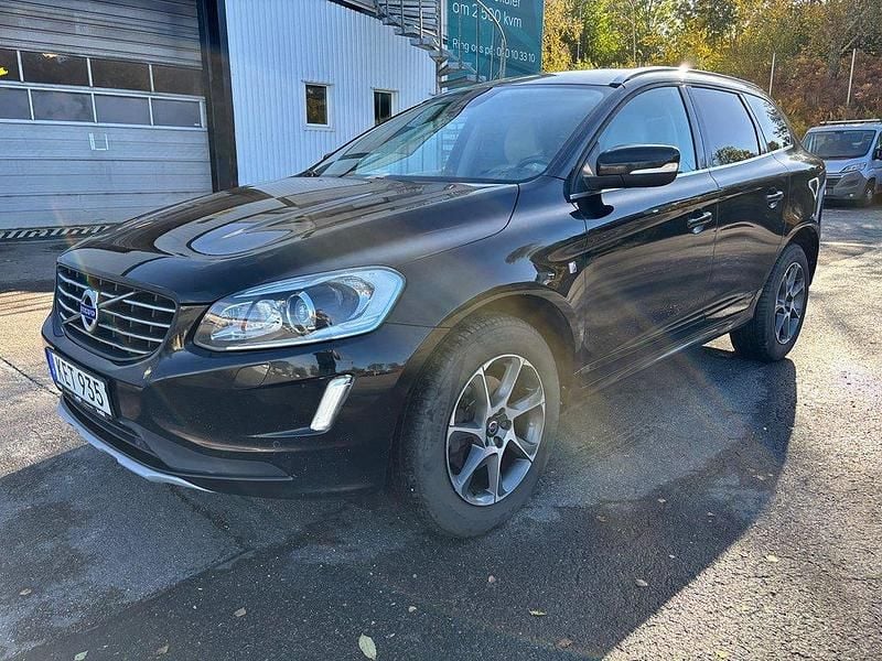 Svart Begagnad 2015 Volvo XC60 Ocean Race SUV | 102 800 kr (Bra pris) - Bild 1/4