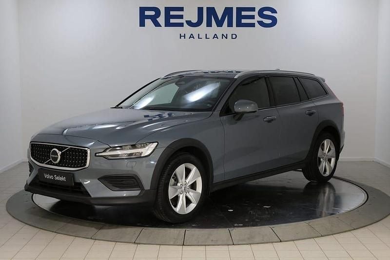 Begagnad Volvo V60 CC Core 200 HK (147 kW) 2022 Grå Kombi