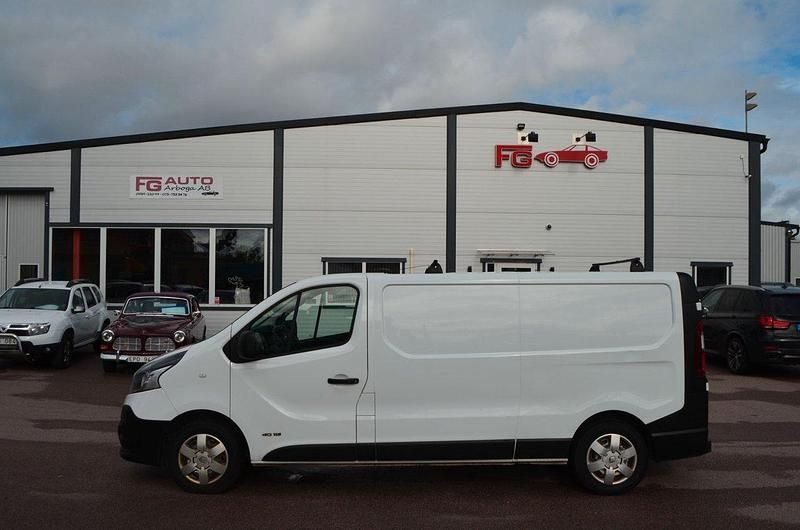 Vit Begagnad 2015 Renault Trafic Van | 94 000 kr (Lite dyr) - Bild 1/4