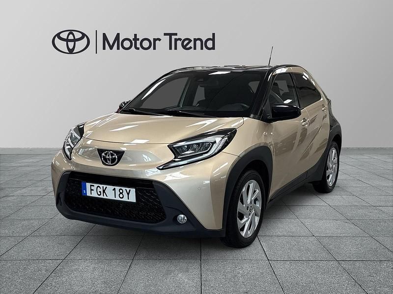 Brun Begagnad 2022 Toyota Aygo X Pulse SUV | 189 900 kr (Marknadspris) - Bild 1/4