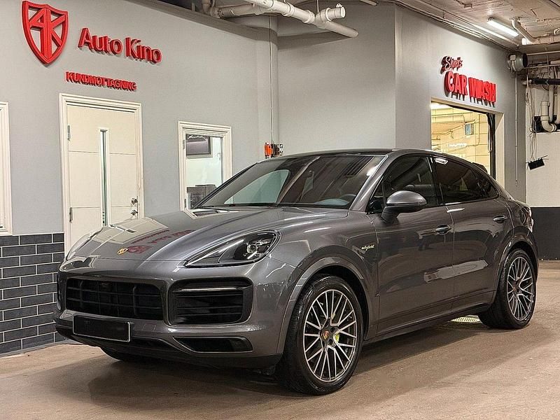 Mörkgrå (grå) Begagnad 2021 Porsche Cayenne Sport SUV | 879 000 kr (Lite dyr) - Bild 1/4