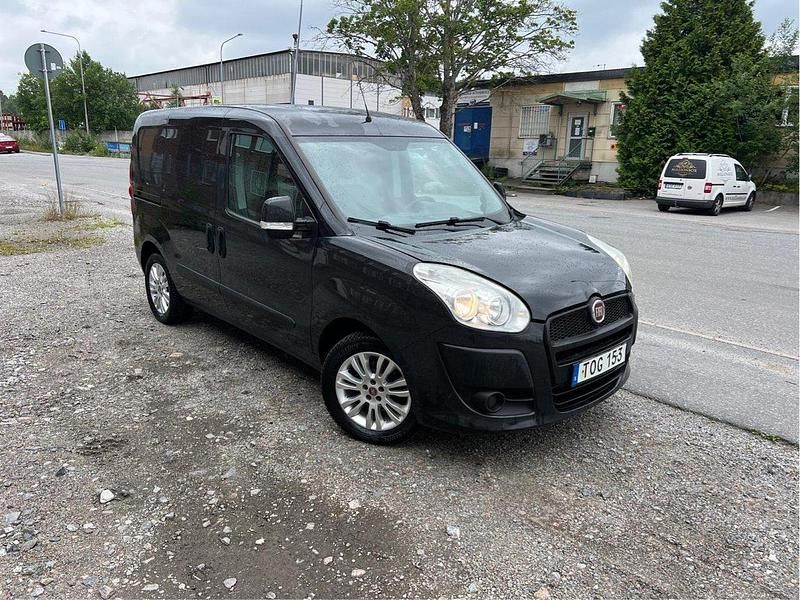 Svart Begagnad 2013 Fiat Doblò Minibuss | 24 000 kr (Superpris) - Bild 1/4