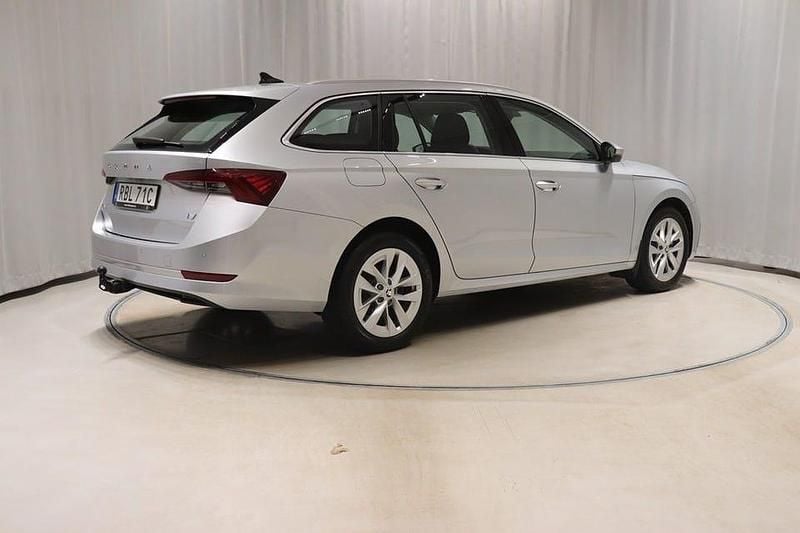 Begagnad Skoda Octavia 150 HK (110 kW) 2024 Brilliant silver metallic Kombi