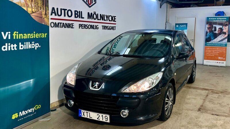 Svart Begagnad 2006 Peugeot 307 Halvkombi | 24 900 kr (Marknadspris) - Bild 1/4