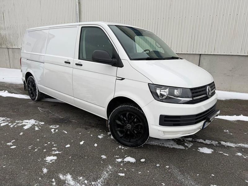 Vit Begagnad 2016 VW T6 Van | 134 900 kr (Marknadspris) - Bild 1/4