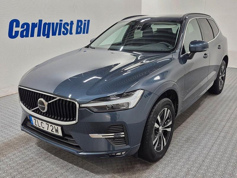 Mörkblå (denimblå metallic) Begagnad 2022 Volvo XC60 SUV | 465 000 kr (Lite dyr) - Bild 1/4