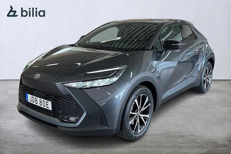Mörkgrå Begagnad 2024 Toyota C-HR Style SUV | 419 900 kr (Lite dyr) - Bild 1/4