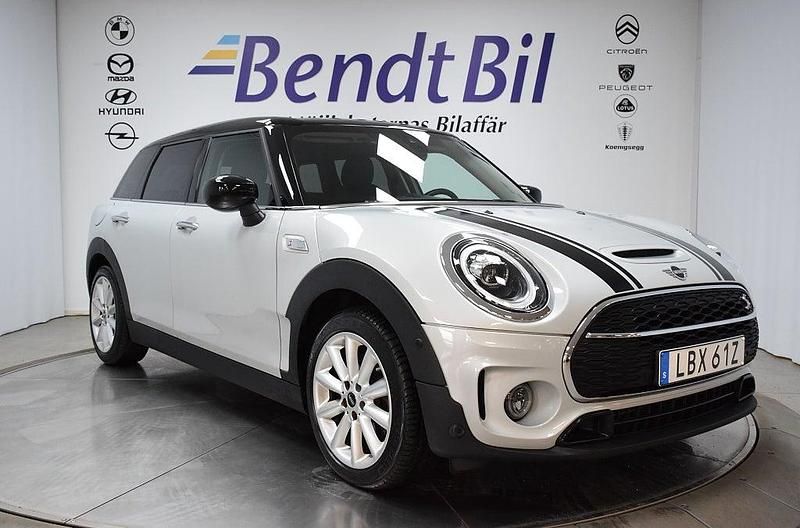 White silver metallic Begagnad 2020 Mini Cooper S Clubman Kombi | 219 500 kr (Bra pris) - Bild 1/3