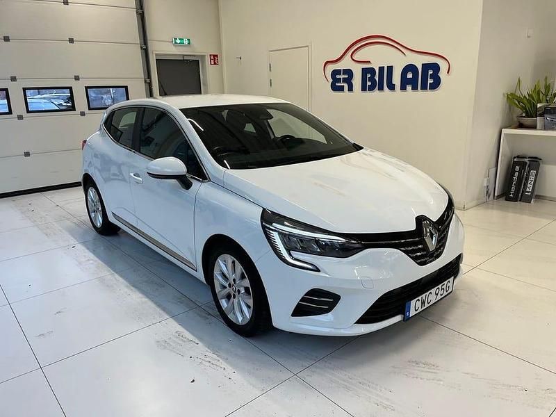 Vit Begagnad 2021 Renault Clio V Halvkombi | 139 900 kr (Marknadspris) - Bild 1/4