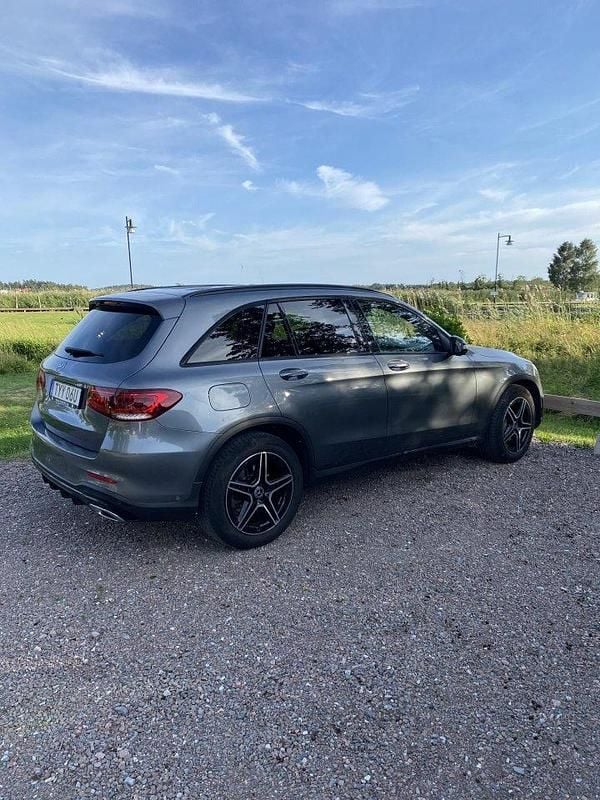 Grå Begagnad 2020 Mercedes GLC200 AMG line SUV | 345 000 kr (Superpris) - Bild 1/4