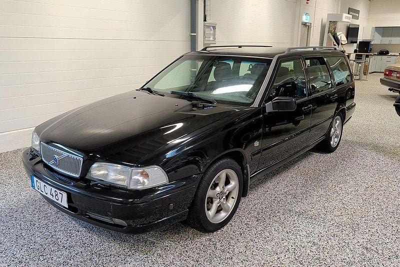 Svart Begagnad 1999 Volvo V70 Kombi | 29 000 kr (Dyr) - Bild 1/4