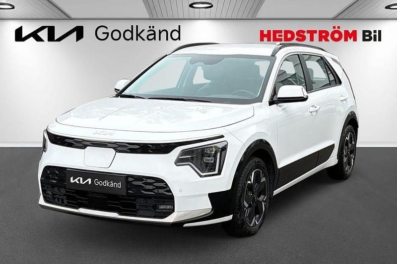 Vit Begagnad 2023 Kia e-Niro SUV | 329 000 kr (Lite dyr) - Bild 1/4