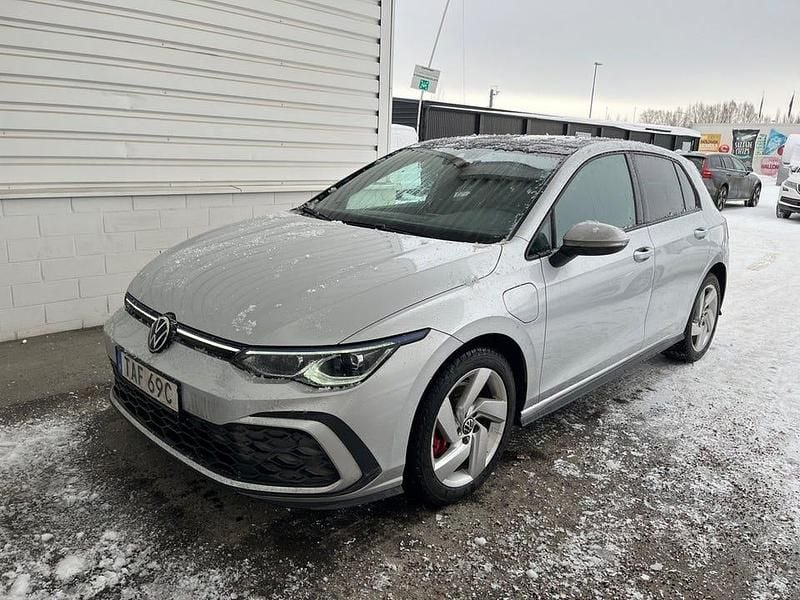 Begagnad VW Golf VIII GTE 245 HK (180 kW) 2022 Silver Halvkombi