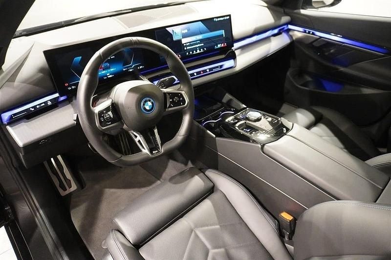 Begagnad BMW i5 M Sport 250 kW (340 HK) 2024 Grå Sedan