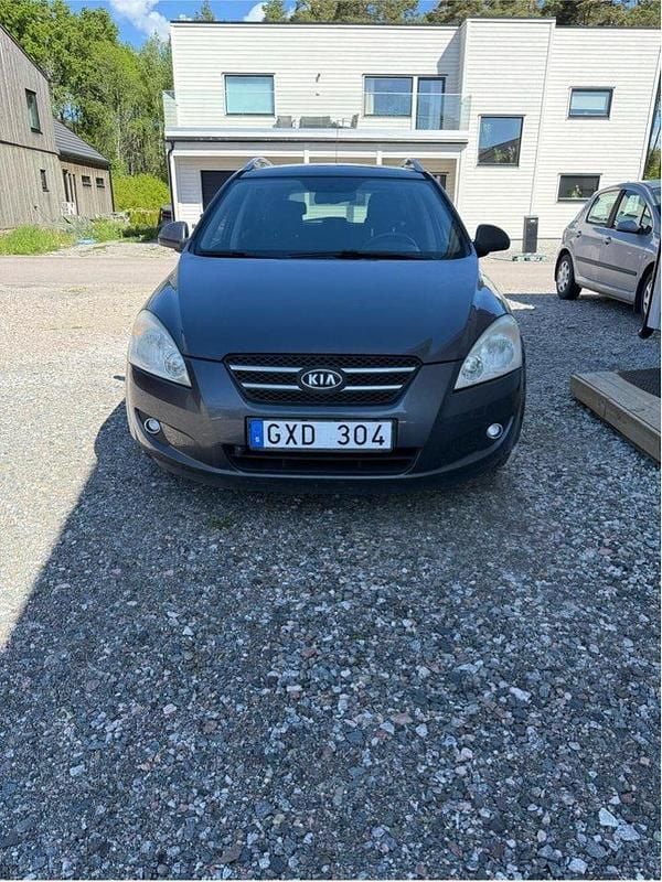 Grå Begagnad 2008 Kia Ceed Sportswagon EX Kombi | 30 500 kr (Bra pris) - Bild 1/4