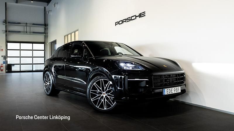Svart Ny 2026 Porsche Cayenne SUV | 1 461 700 kr (Marknadspris) - Bild 1/4