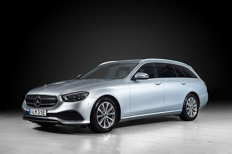 Silver Begagnad 2020 Mercedes E220 Avantgarde Kombi | 349 000 kr (Marknadspris) - Bild 1/4