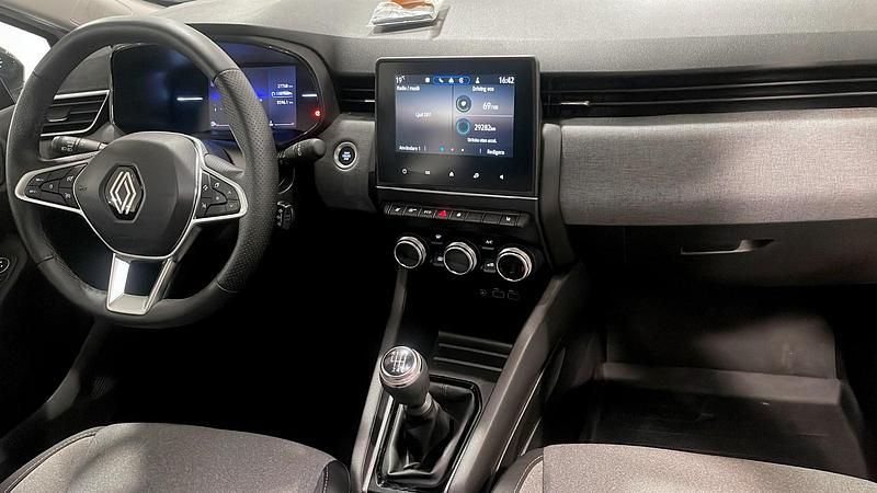 Begagnad Renault Clio V Evolution 91 HK (66 kW) 2022 Vit Halvkombi