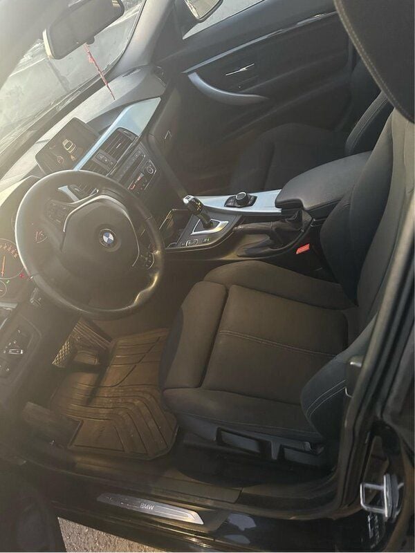 Svart Begagnad 2016 BMW 318 Gran Turismo Sport Line Halvkombi | 138 000 kr (Marknadspris) - Bild 1/4